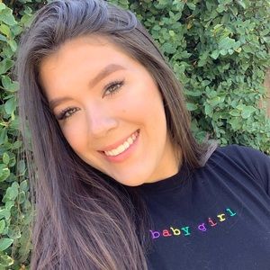 Meet your Posher, Alyssa